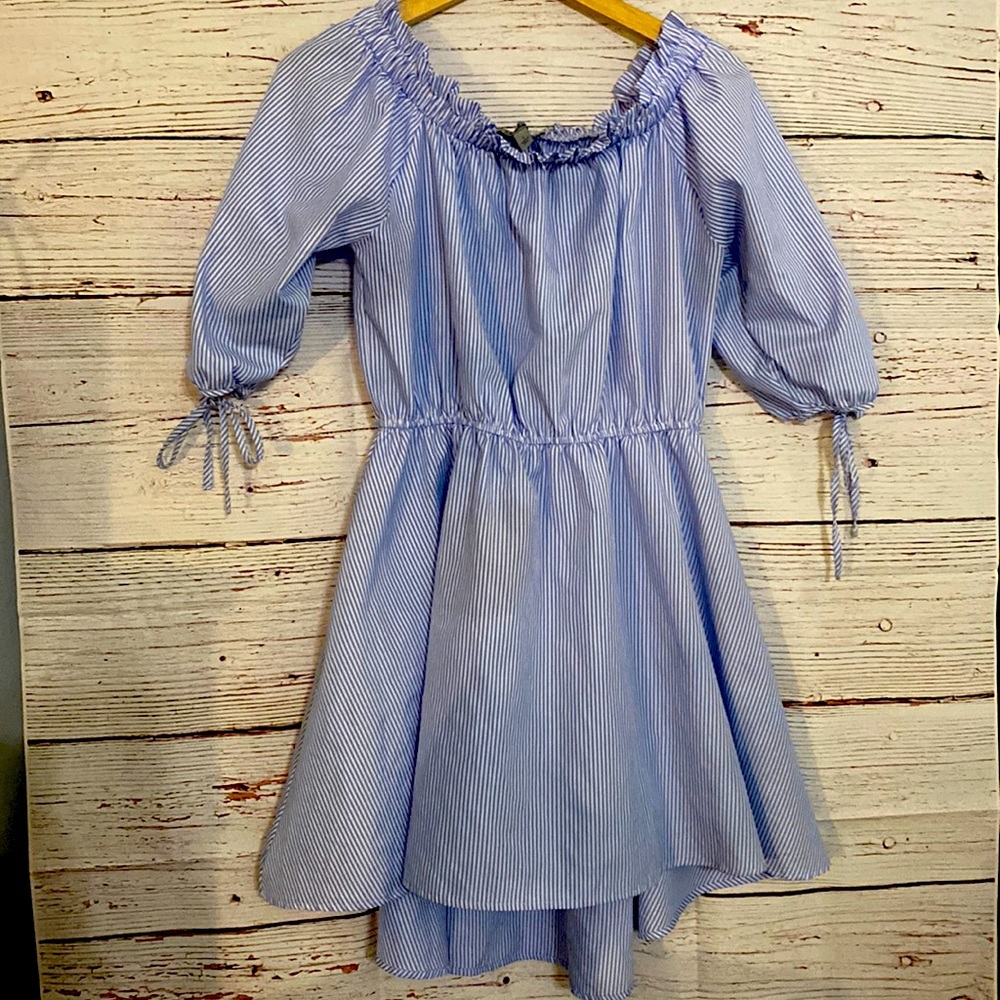Women’s Off Shoulder Large blue and white Dress Large